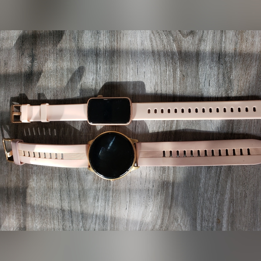 Bundle of 2 smart watches